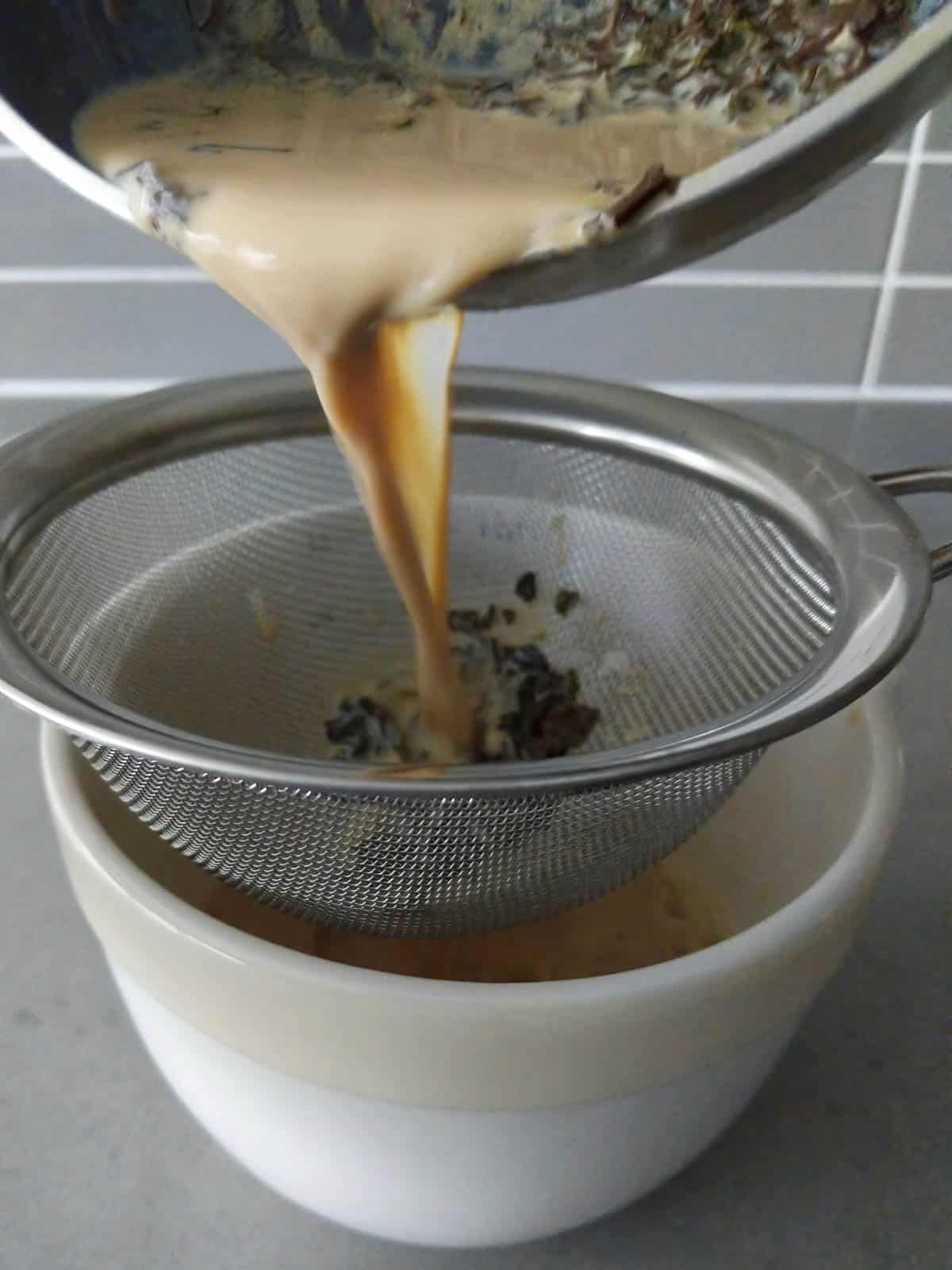 straining the milktea